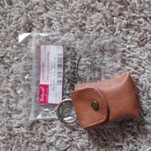 Thirty-one new Snap To It pouch in Carmel distressed pebble.